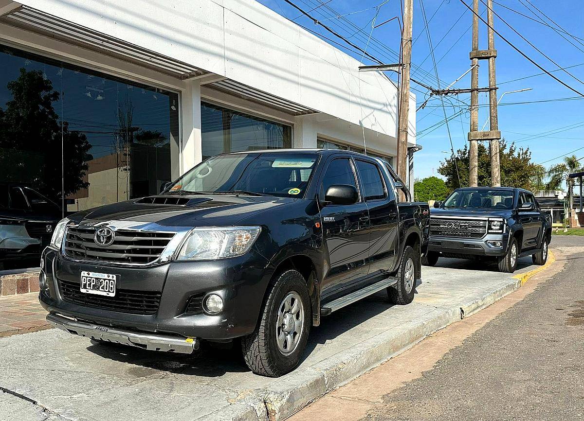 Hilux D/C 2.5 TDI DX Pack 4X4 año 2015 Impecable Orio Hnos