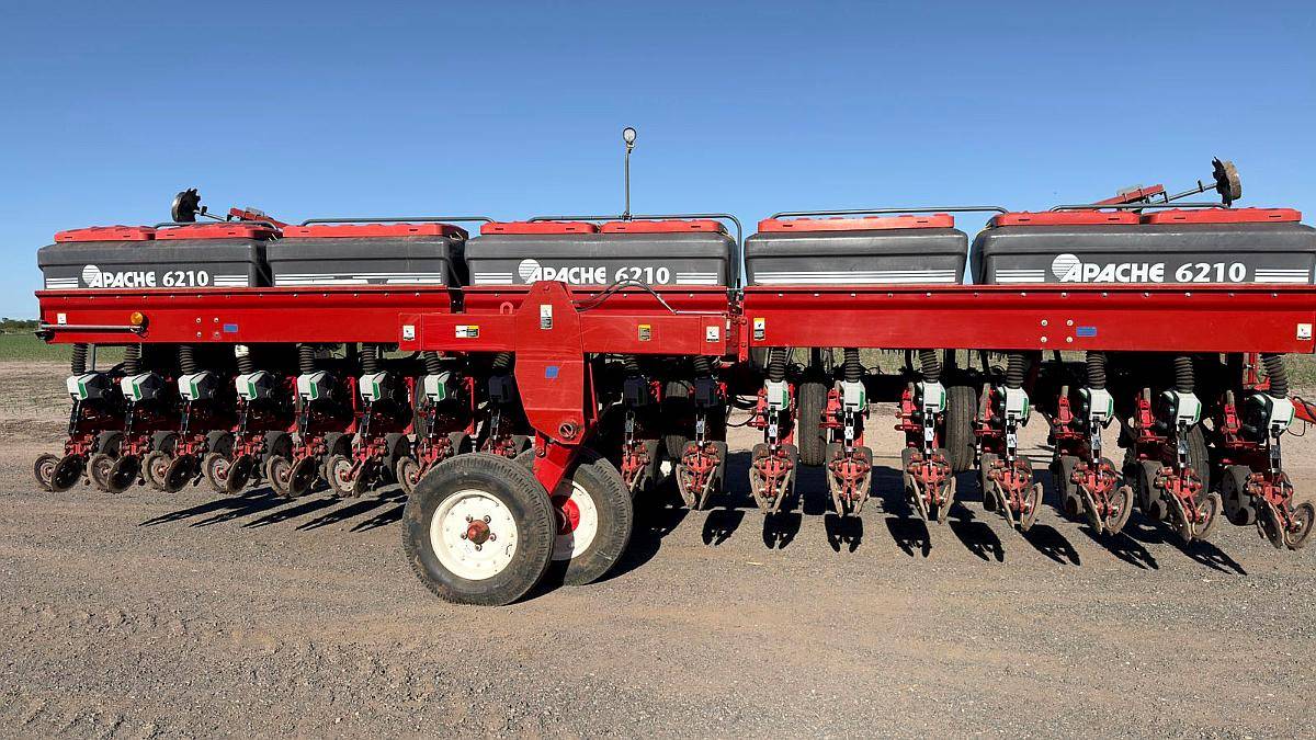 Sembradora Apache 6210 18 Surcos a 52,5 Neumatica