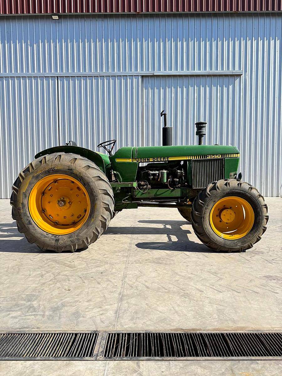 Tractor John Deere 3140, 110 HP, 4x4, sin Cabina, año 1985