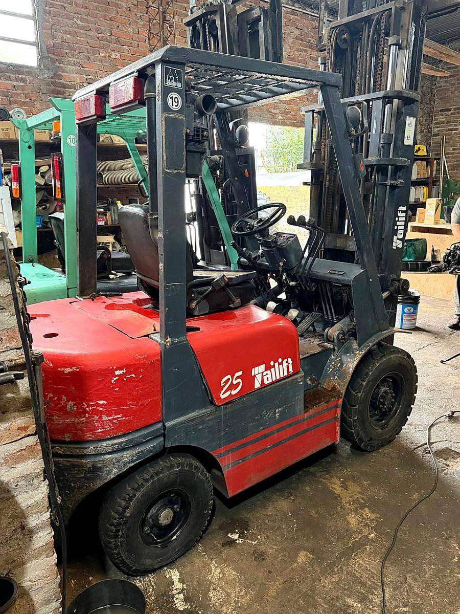 Autoelevador Tailif 2500 Kg
