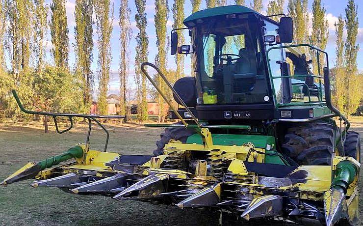 Vendo Picadora John Deere 6850. Cabezal Kemper 6 Surcos.