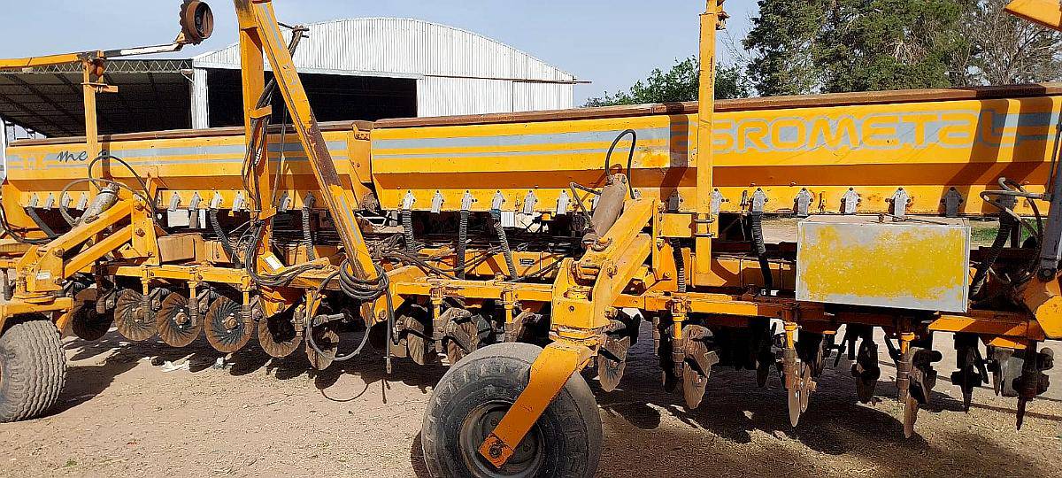 Sembradora Agrometal TX Mega 16 a 52