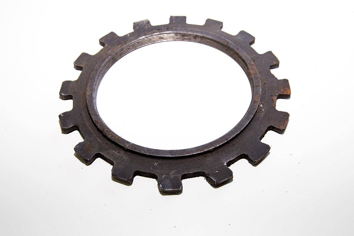 Tuerca Registro Piñón y Corona Tractor Fiat 800 - 900e Usada