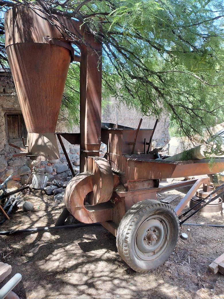 Vendo Molino para Pasto y Grano.