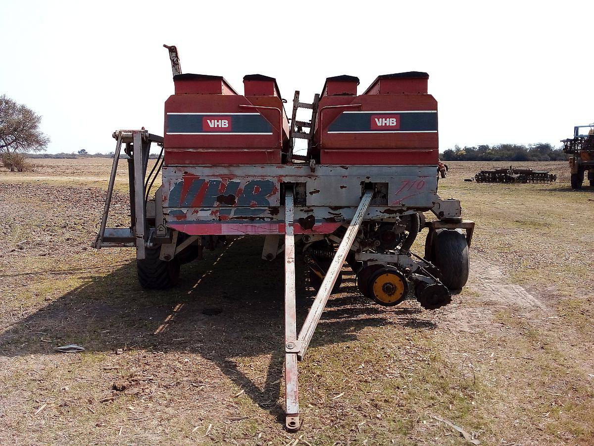 Sembradora BHV 710 de 14 Surcos