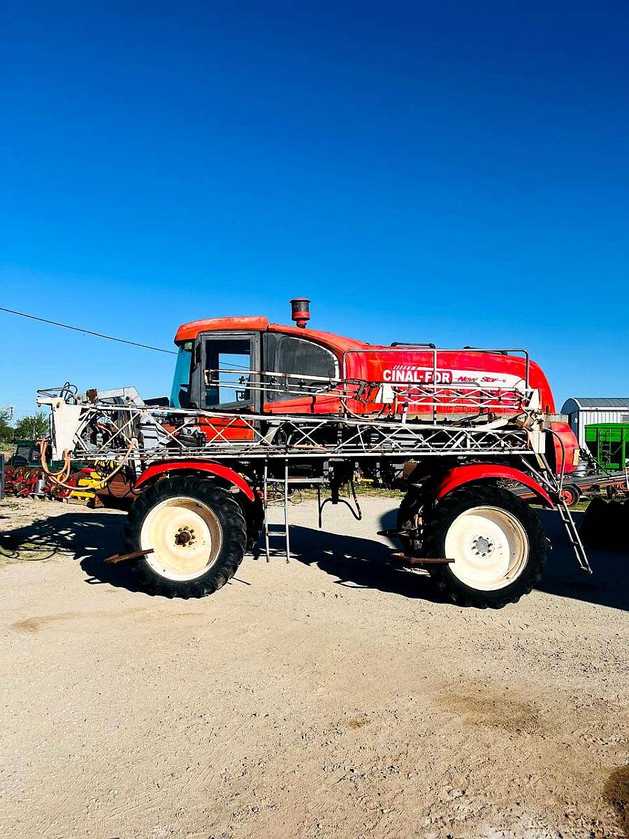 Pulverizadora Cinal-for 2.800 Litros.
