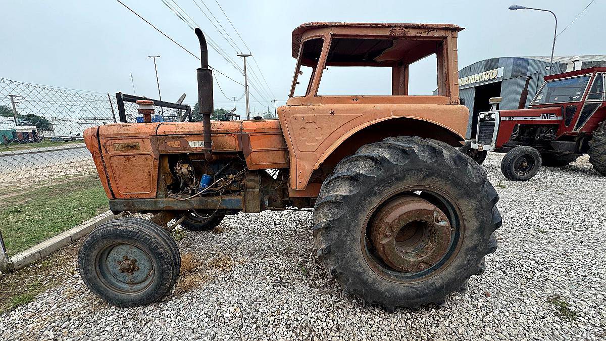 Tractor Fiat 700e con Toma de Fuerza e Hidraulico