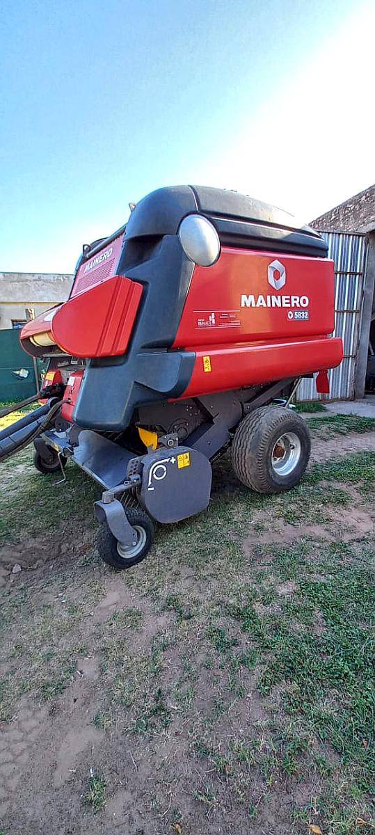 Rotoenfardadora Mainero 5832 con Cuter