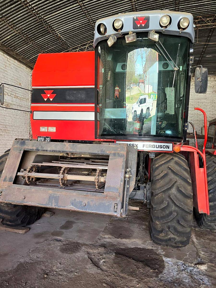 Massey Ferguson 5650. Horas 5900.