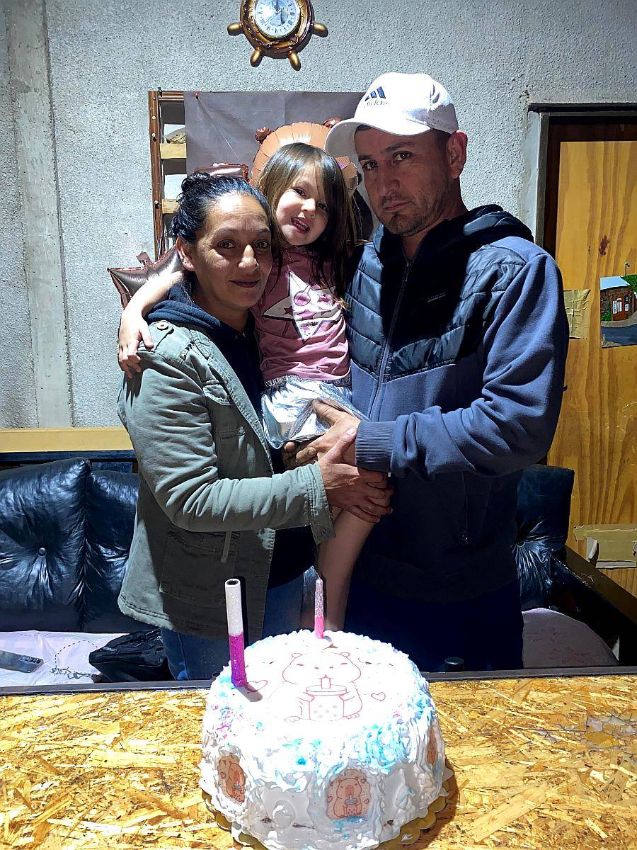 Pareja con 2 Hijas para Cuidar Campo