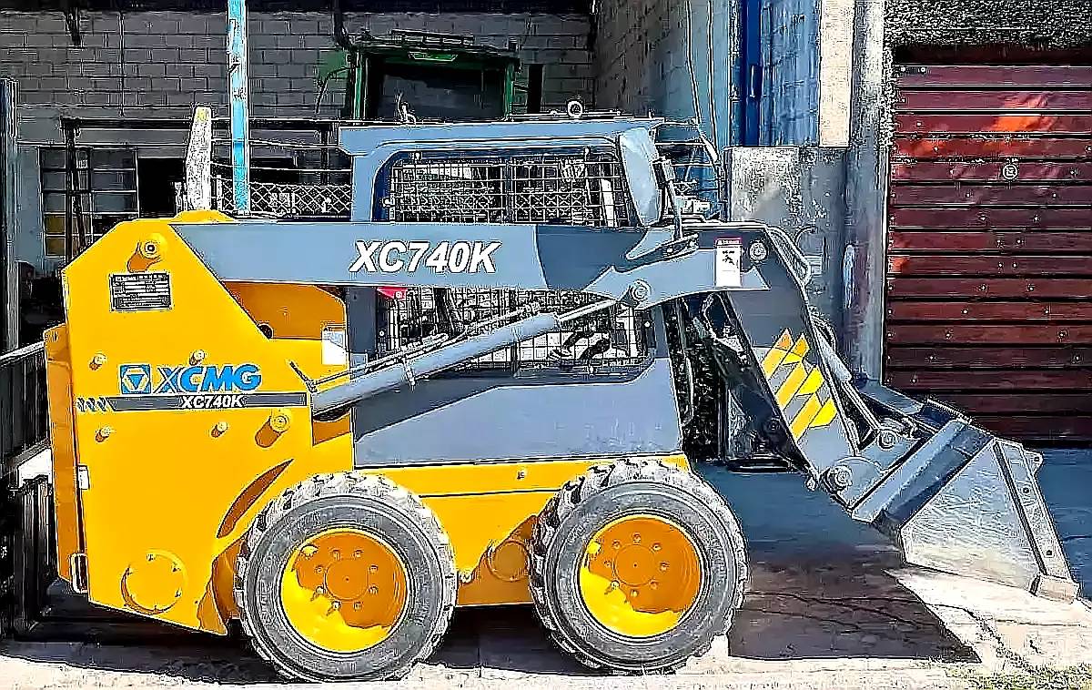 Autoelevadores y Mini Cargadora 2.5 TN y 3.5 TN Xcmg