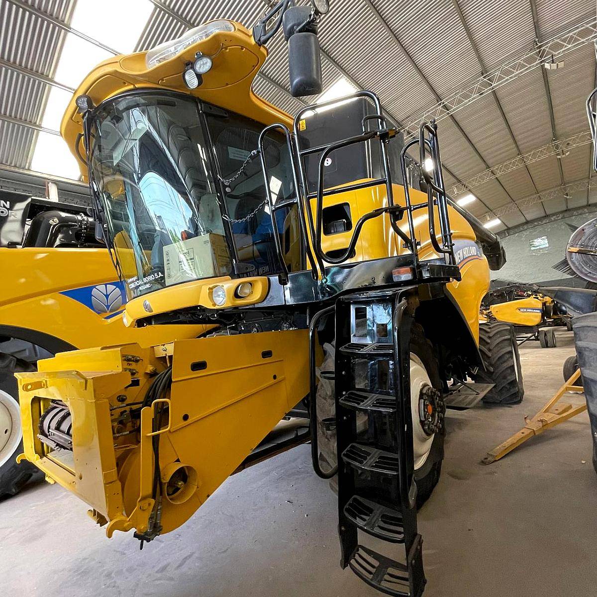 Cosechadora New Holland CR9060 Usada - Doble Tracción