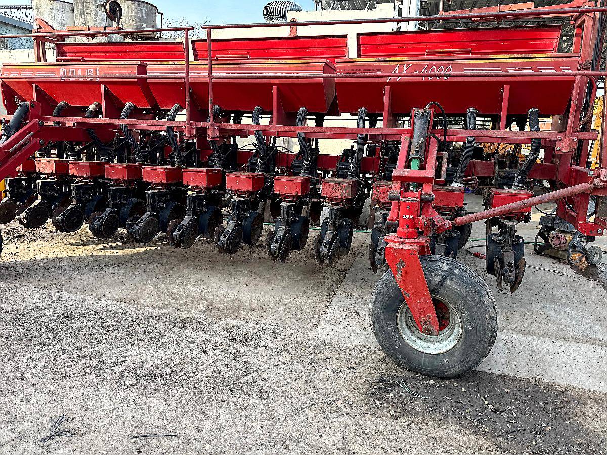 Sembradora Dolbi de 12/52 Fertilización en Línea