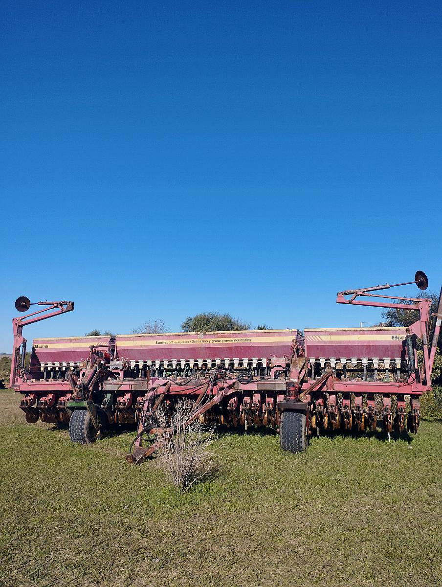 Sembradora Bertini 32.000 de 36 Lineas