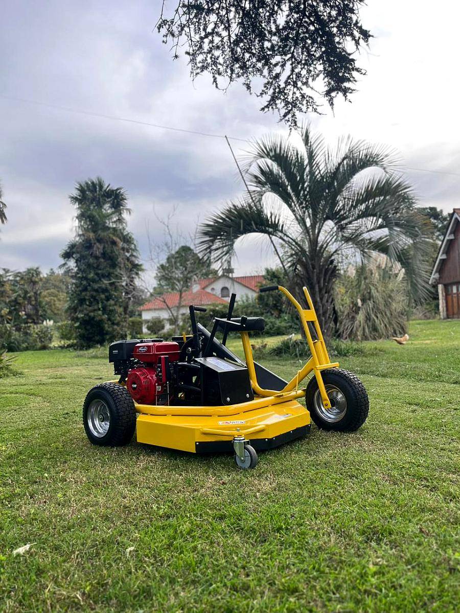 Tractocortadora de Cesped 90 cm de Corte - Motor de 15 HP AE