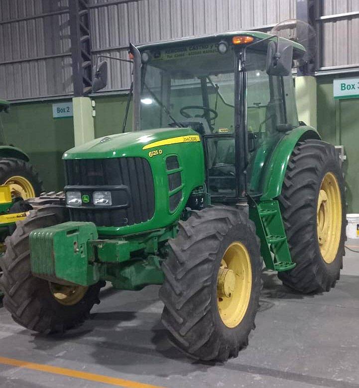 Tractor John Deere 6125d - 2010