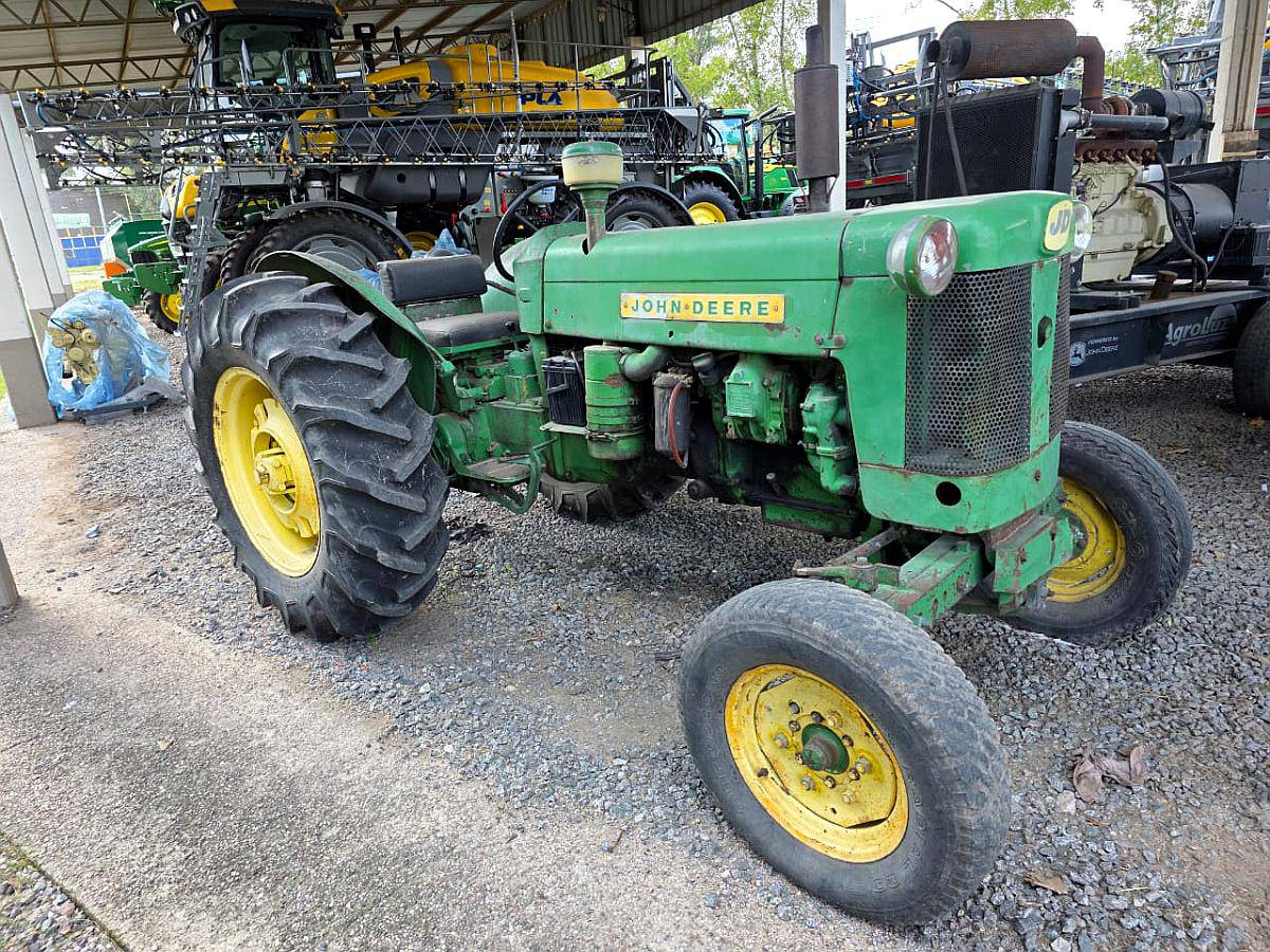 Tractor John Deere 445 ST con 3p y Toma de Fuerza 45 HP