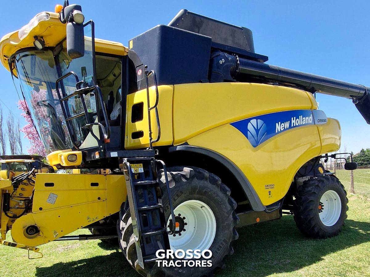 Cosechadora New Holland CR 9060, año 2008