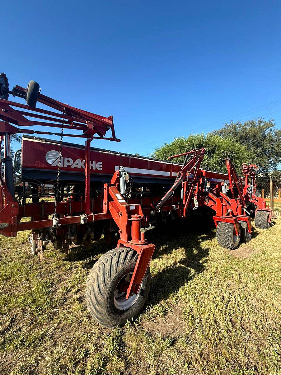 Sembradora Apache 27000 24 Surcos a 42 Doble Fertilizacion