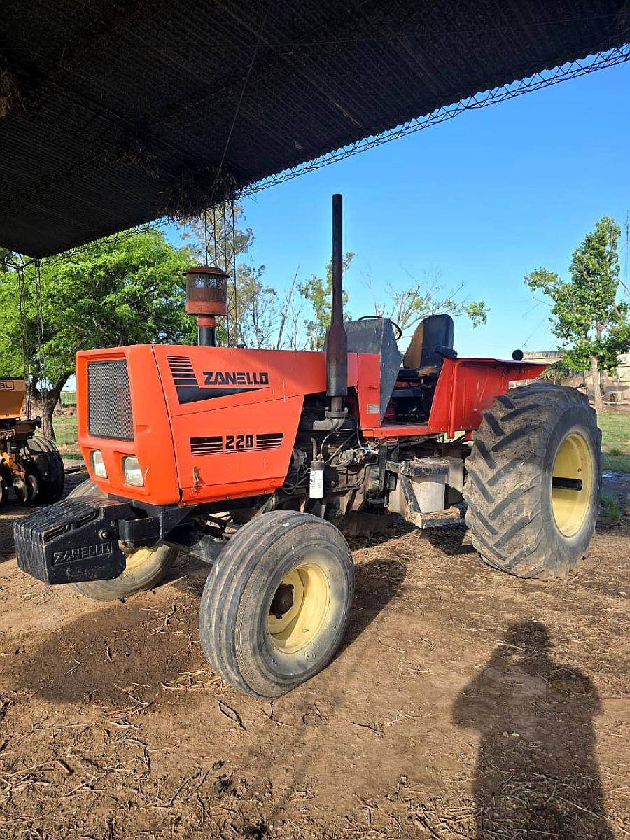 Tractor Zanello 220 con Motor Copia Mercedes en Buen Estado
