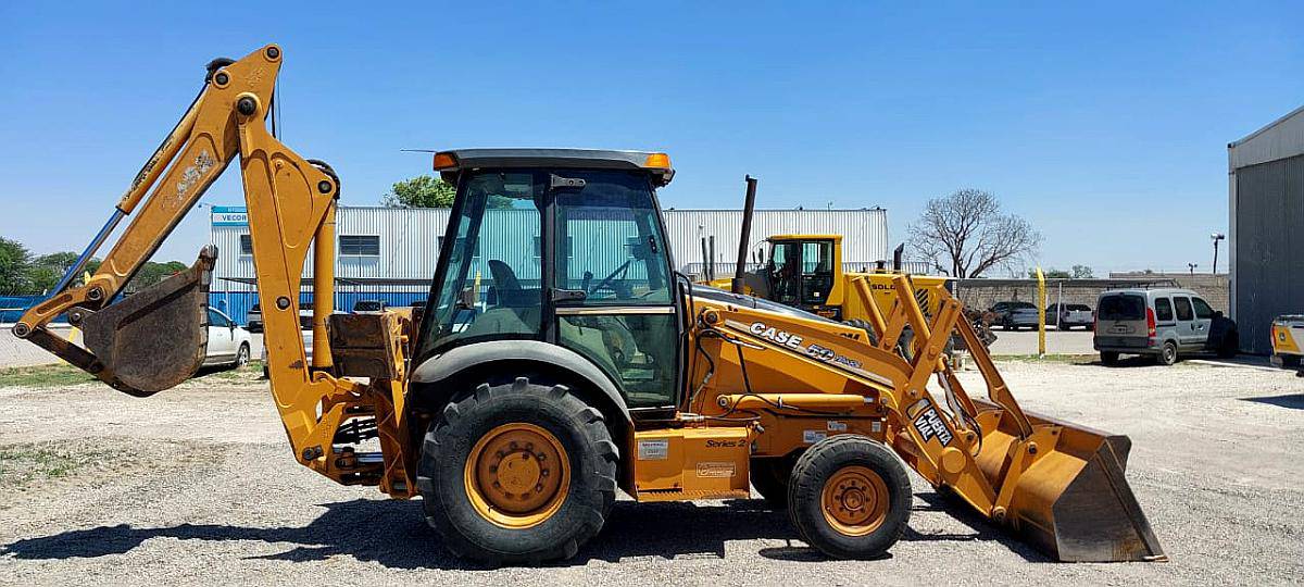 Retroexcavadora Case 580m Usada