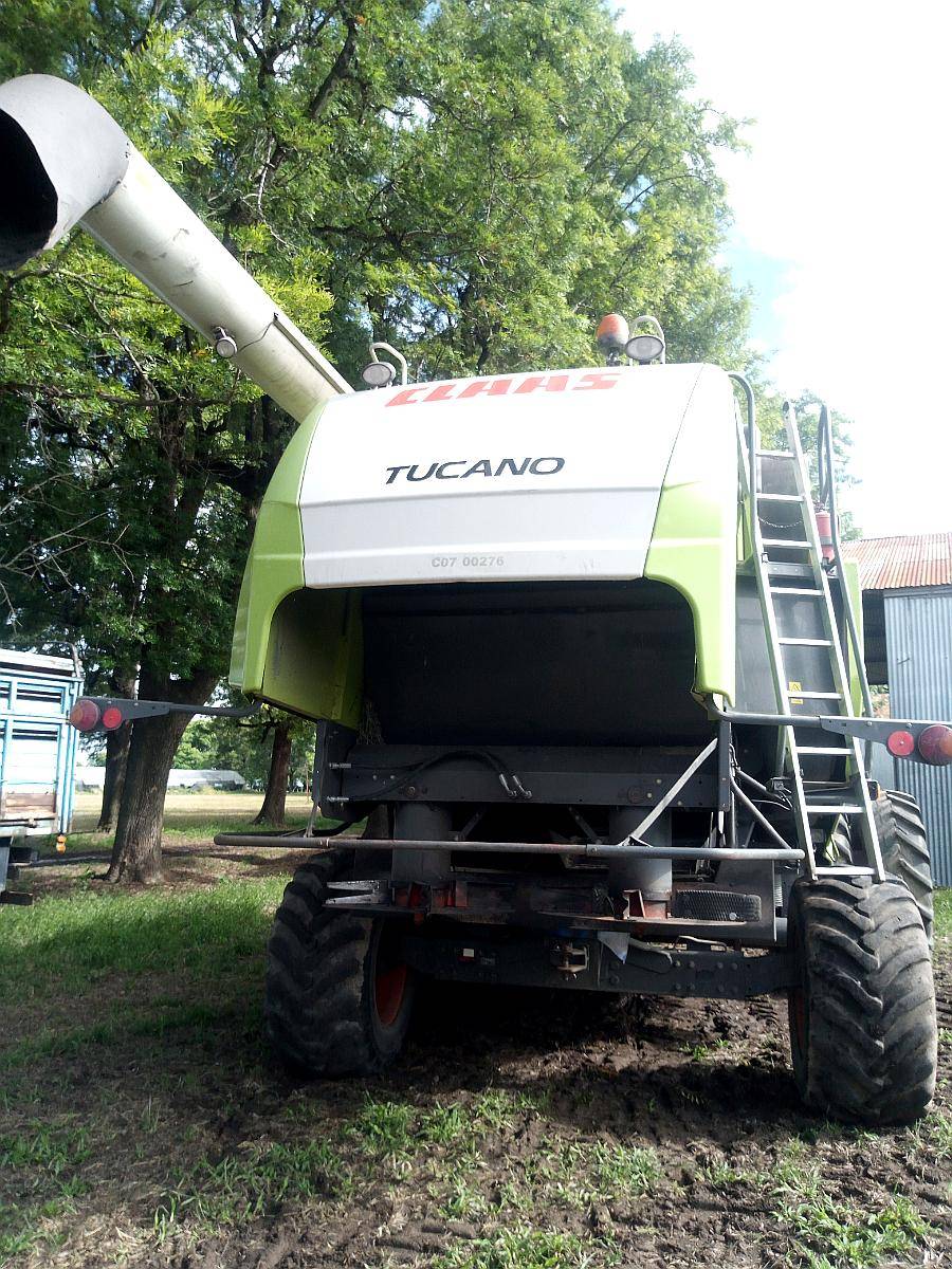 Claas Tucano 570 con Plataforma 35 Pies Maxiflex