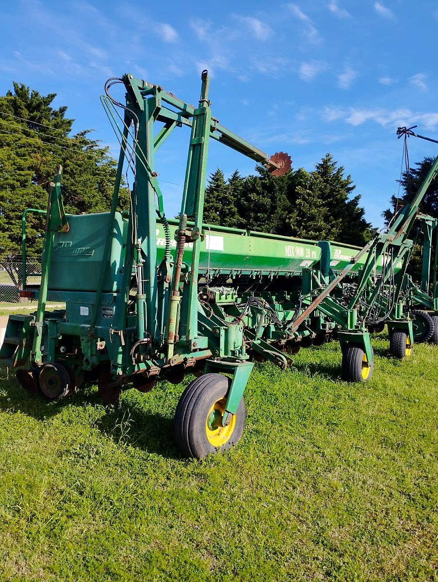 Sembradora Pierobon MIX9800 .