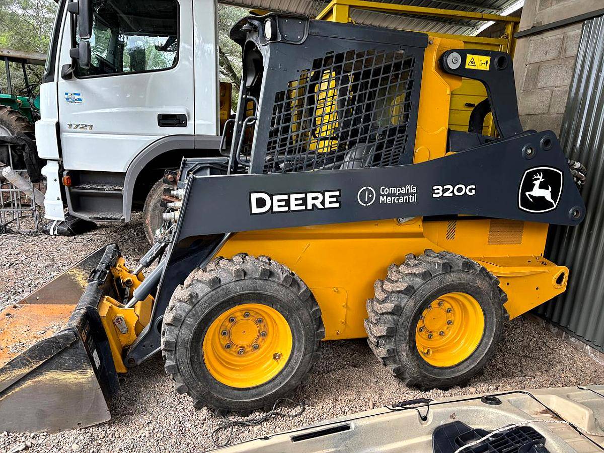 Minicargadora 320g. año 2023