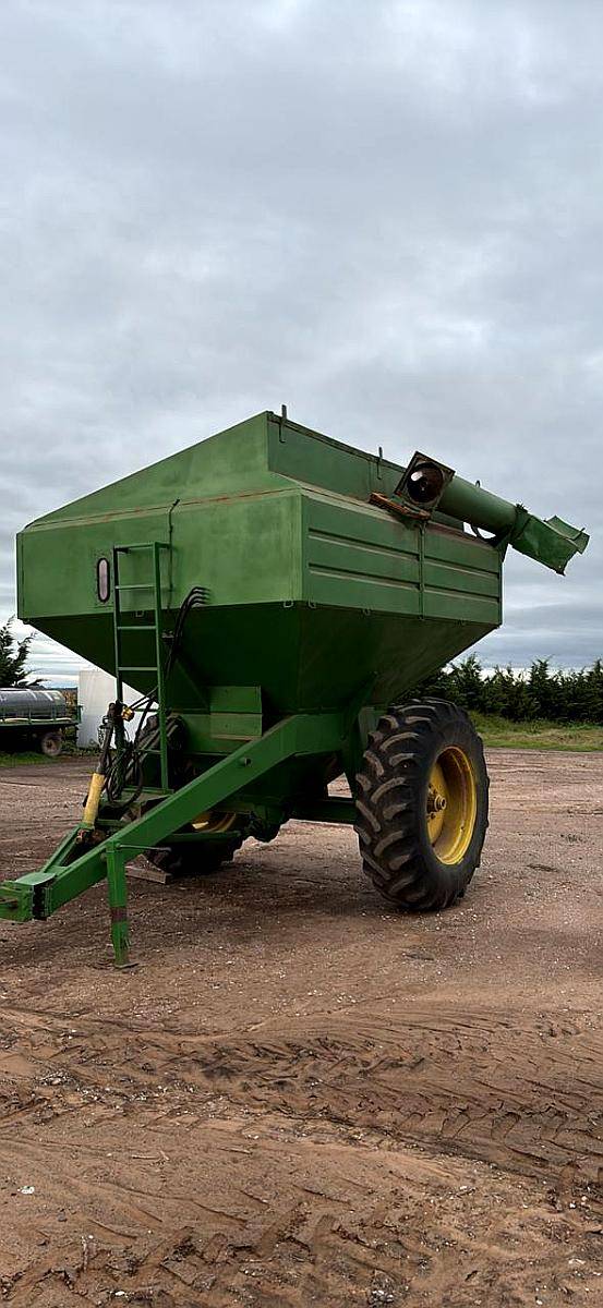 Tolva Autodescargable Impagro de 9 TN. Balanza Vesta.
