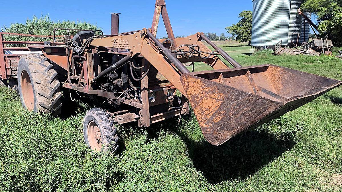 Zanello Up100. Motor Perkins. con Pala Beltramo.