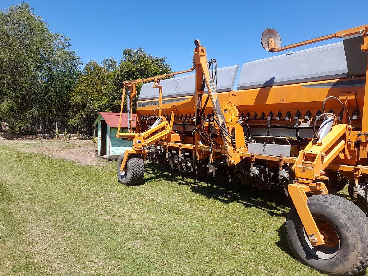 Sembradora Agrometal TX Mega Gruesa Neumática de 16 a 52 cm