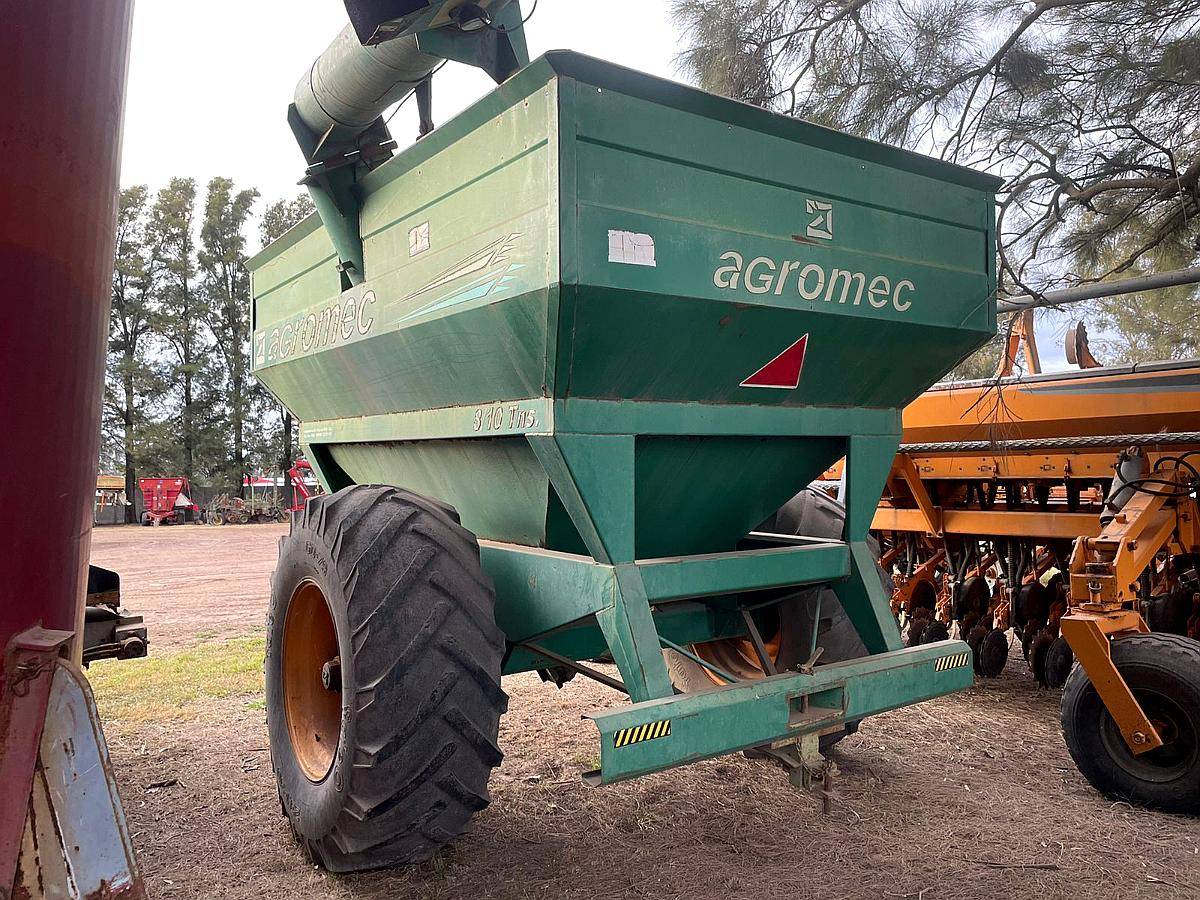Tolva Agromec 10tn Neumativa