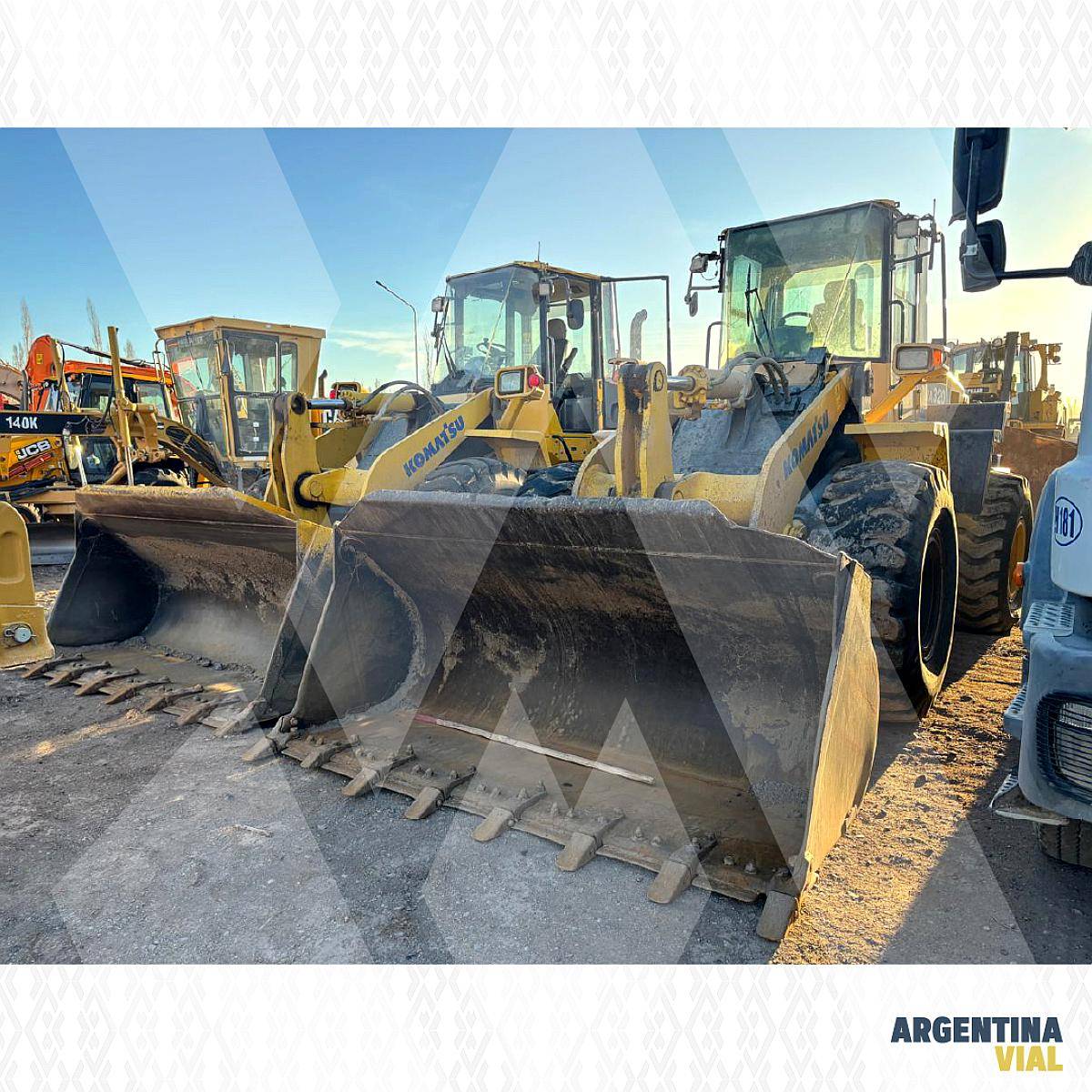 Pala Cargadora Komatsu WA320 ID681