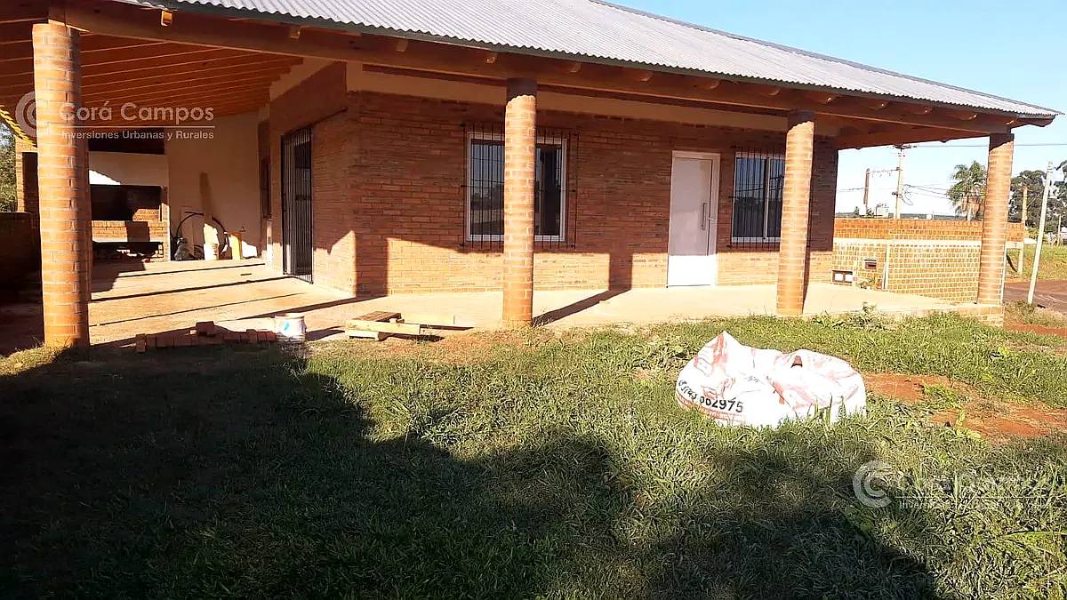 Se Vende Terreno con Casa a Estrenar en Capiovi, Misiones