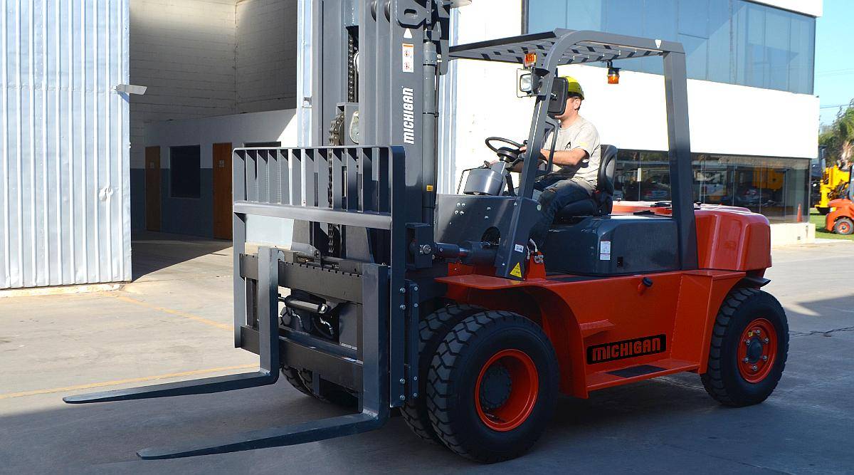 Autoelevador Michigan ME70 - 30d