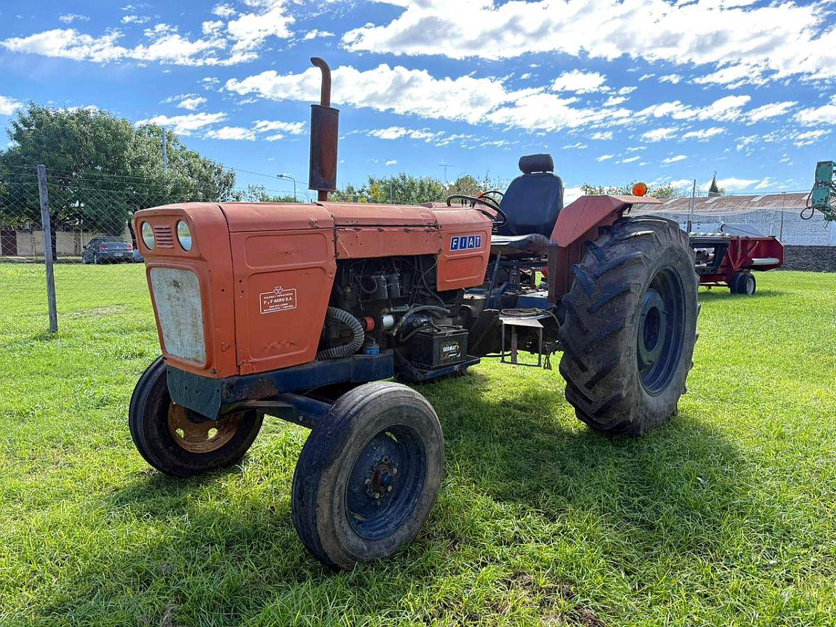 Tractor Fiat 800 Motor Perkins