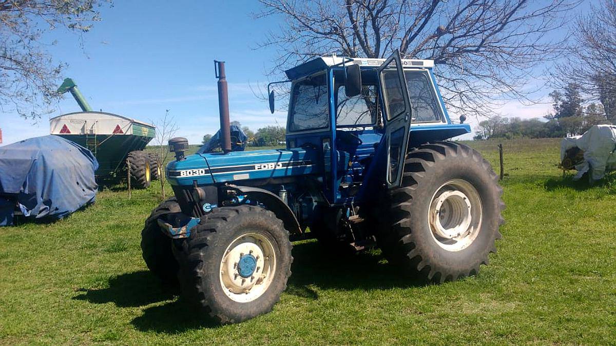 Tractor Ford New Holland 8030 A o 1995 Agroads