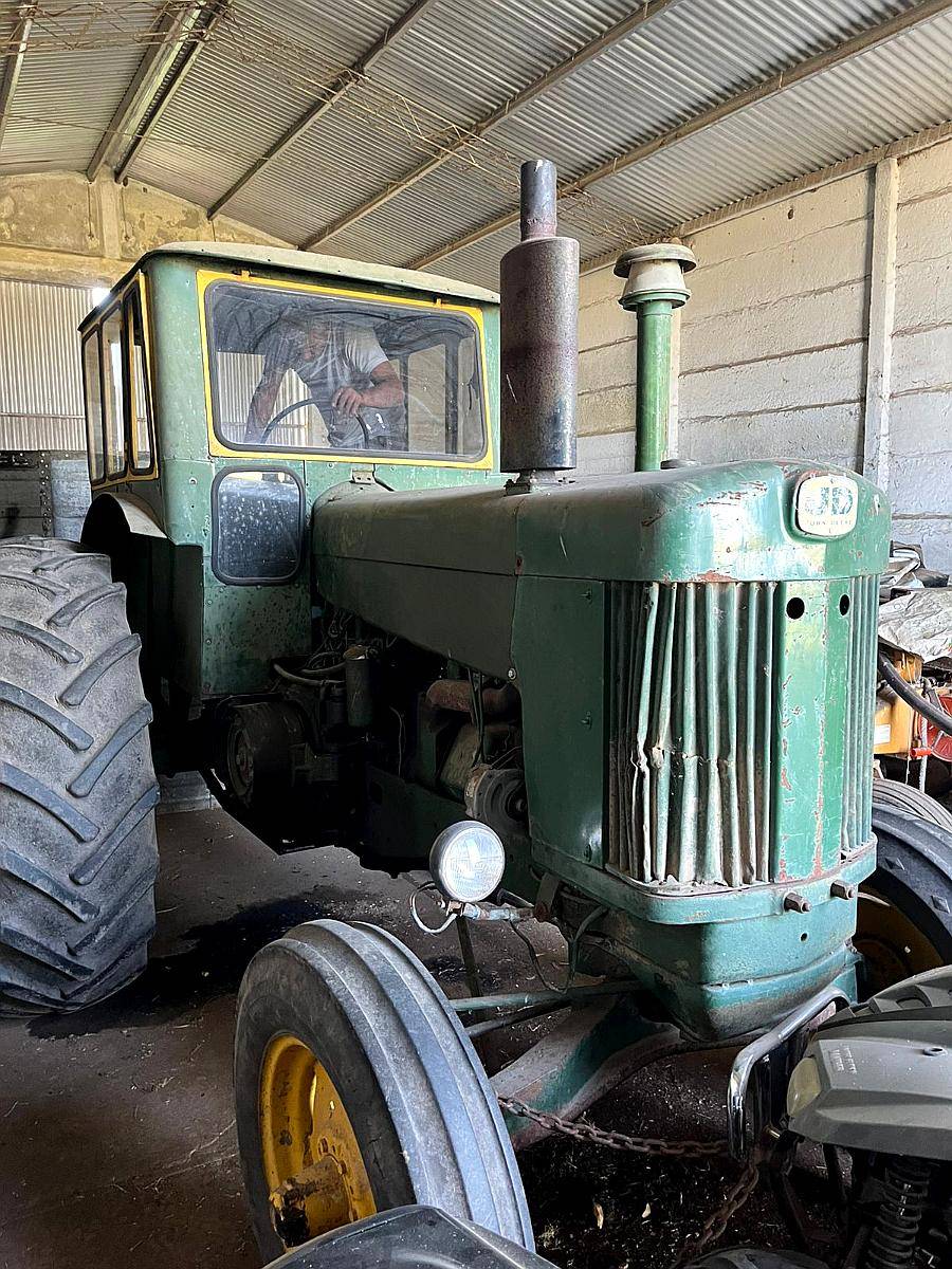 Tractor John Deere 730 con Cabina