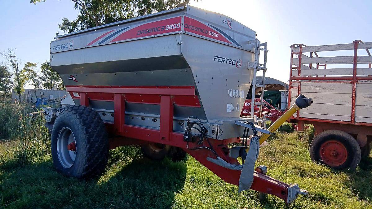 Fertilizadora de Arrastre Fertec Orgánica 9500