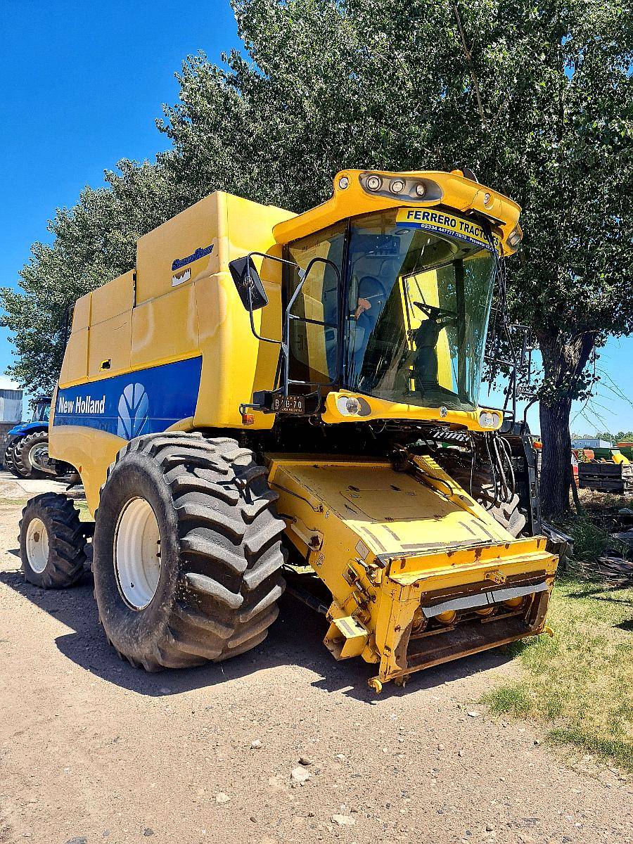 Cosechadora New Holland CS 660 Plataforma 30 Pies