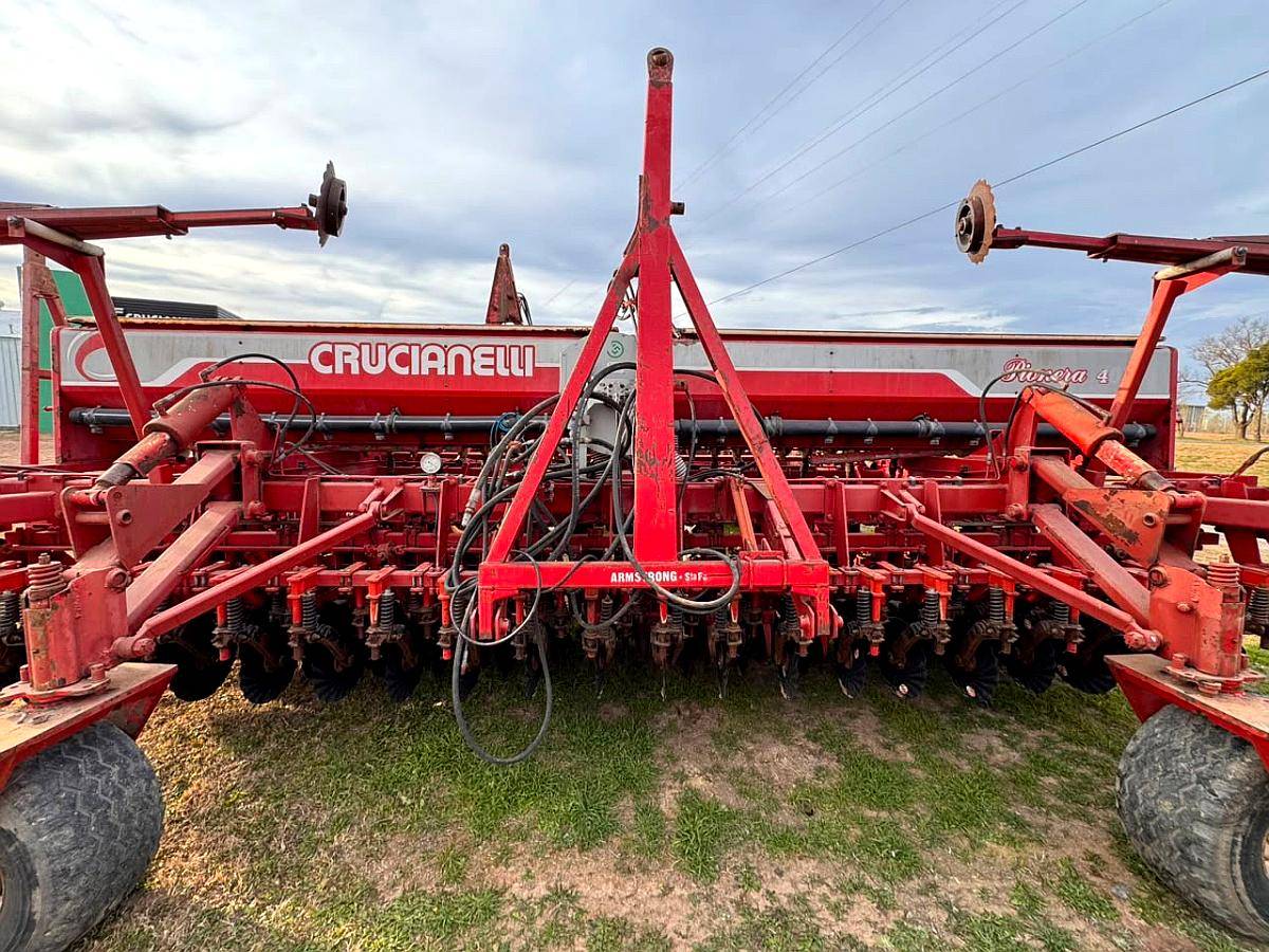 Crucianelli Pionera 4017 con Alfalfero y Kit Neumáticoo