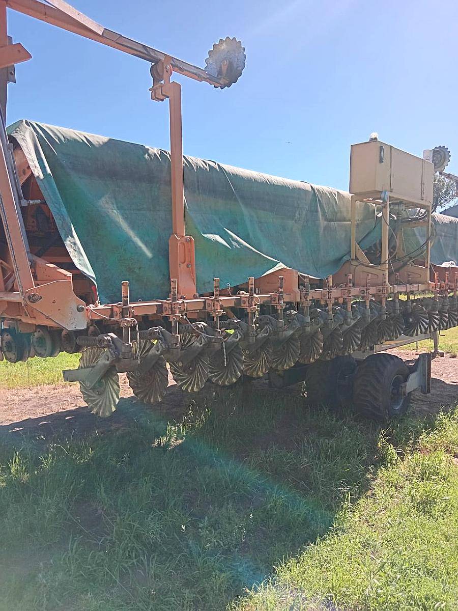 Sembradora Agrometal, TX Pivot 1, año 2011, 23 a 35