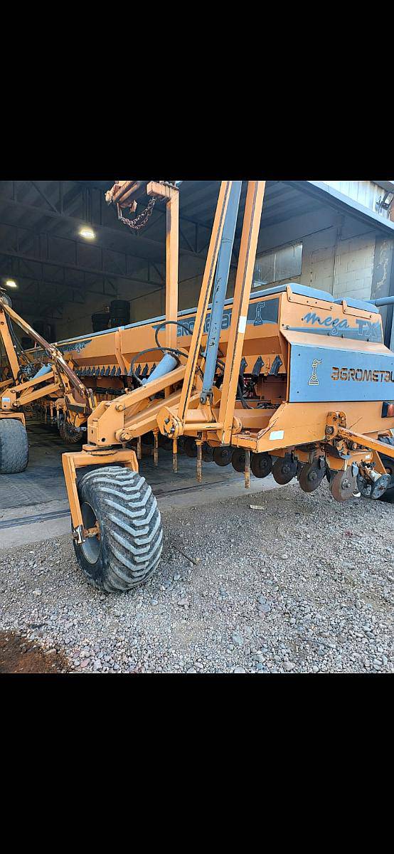 Sembradora Agrometal TX Mega Reparada 32 a 35