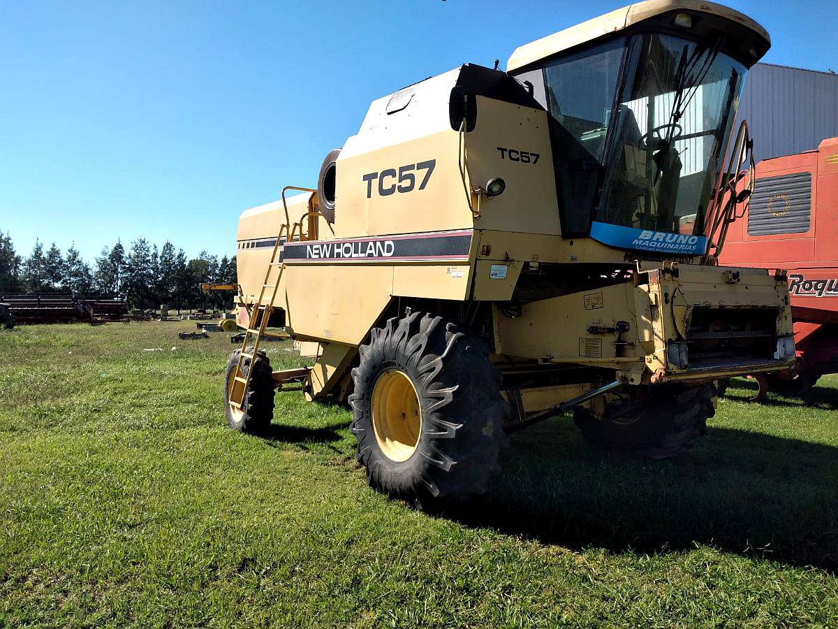 New Holand TC 57-1996- 19 Pies