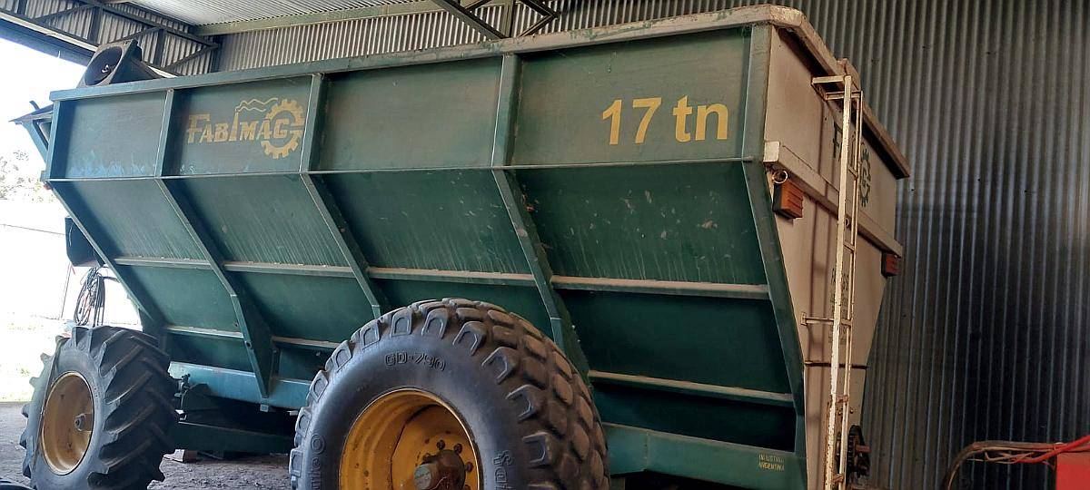Tolva Autodescargable Fabimag de 17 TN. Balanza Magris