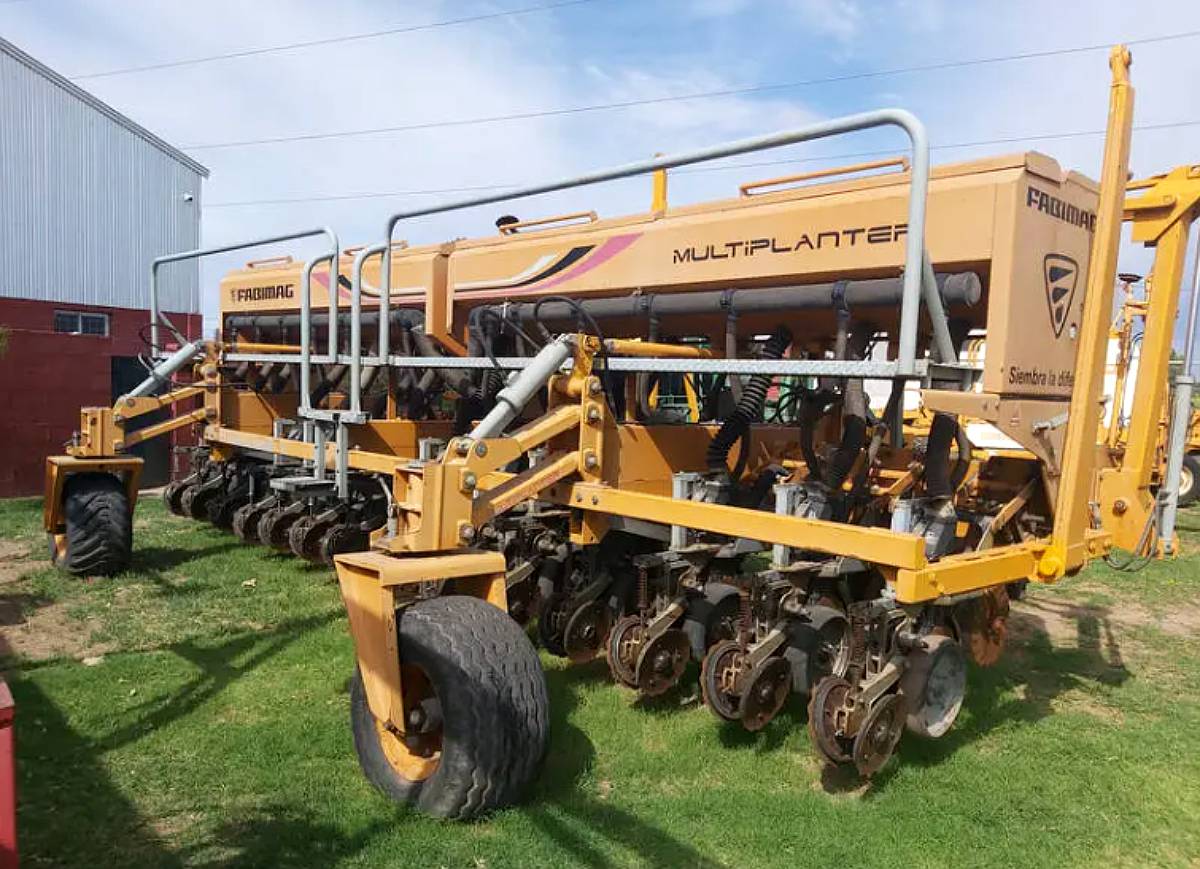 Sembradora Fabimag de 14 a 52 Neumatica Matermacc Usada