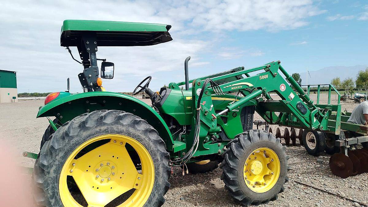 John Deere 5090e D Paton. año 2017. 3 Pts. Pala OM.