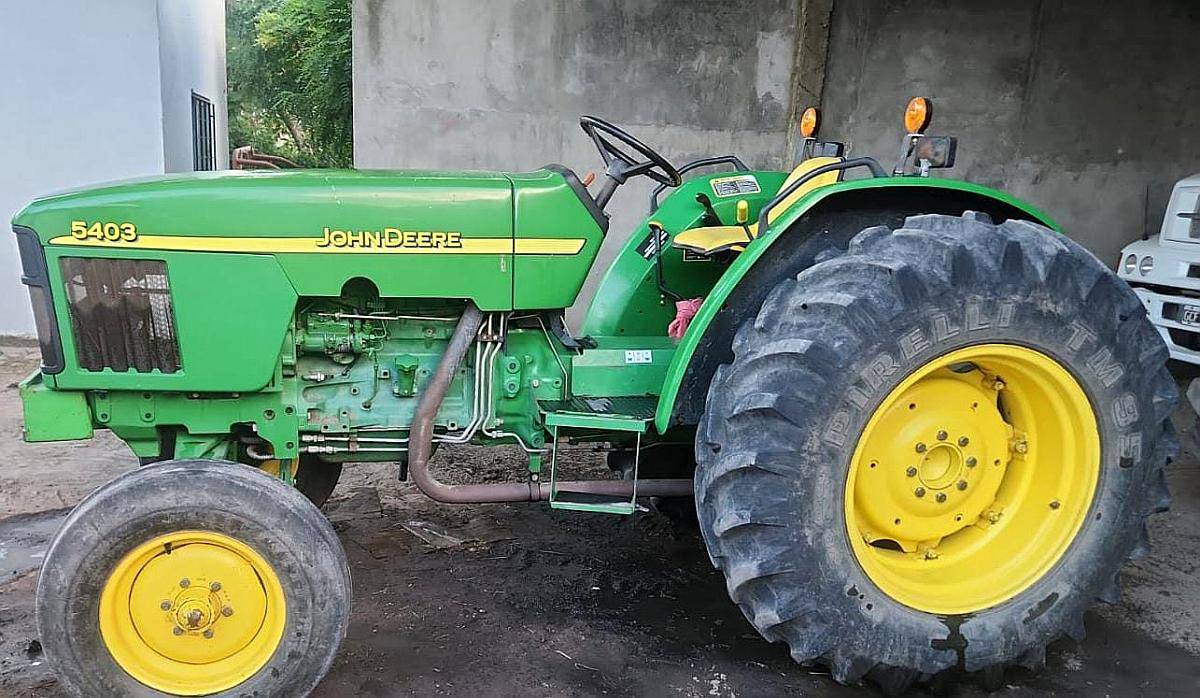 Tractor John Deere 5403 con 2500 Hs Reales