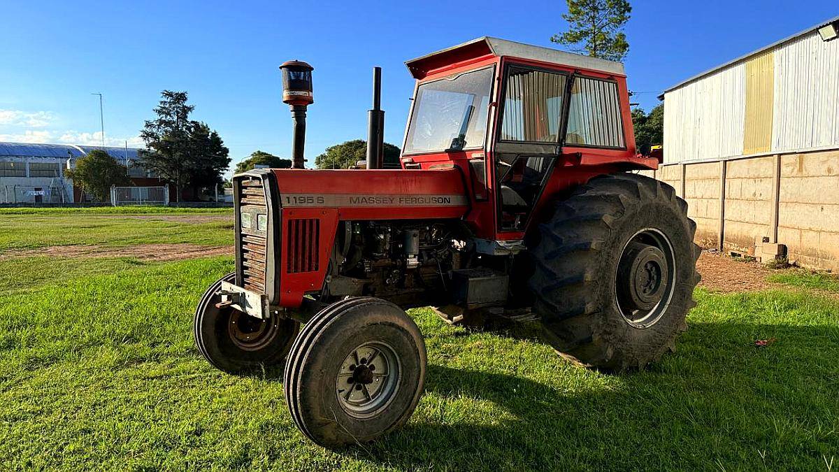 Massey Ferguson 1195 con Cabina