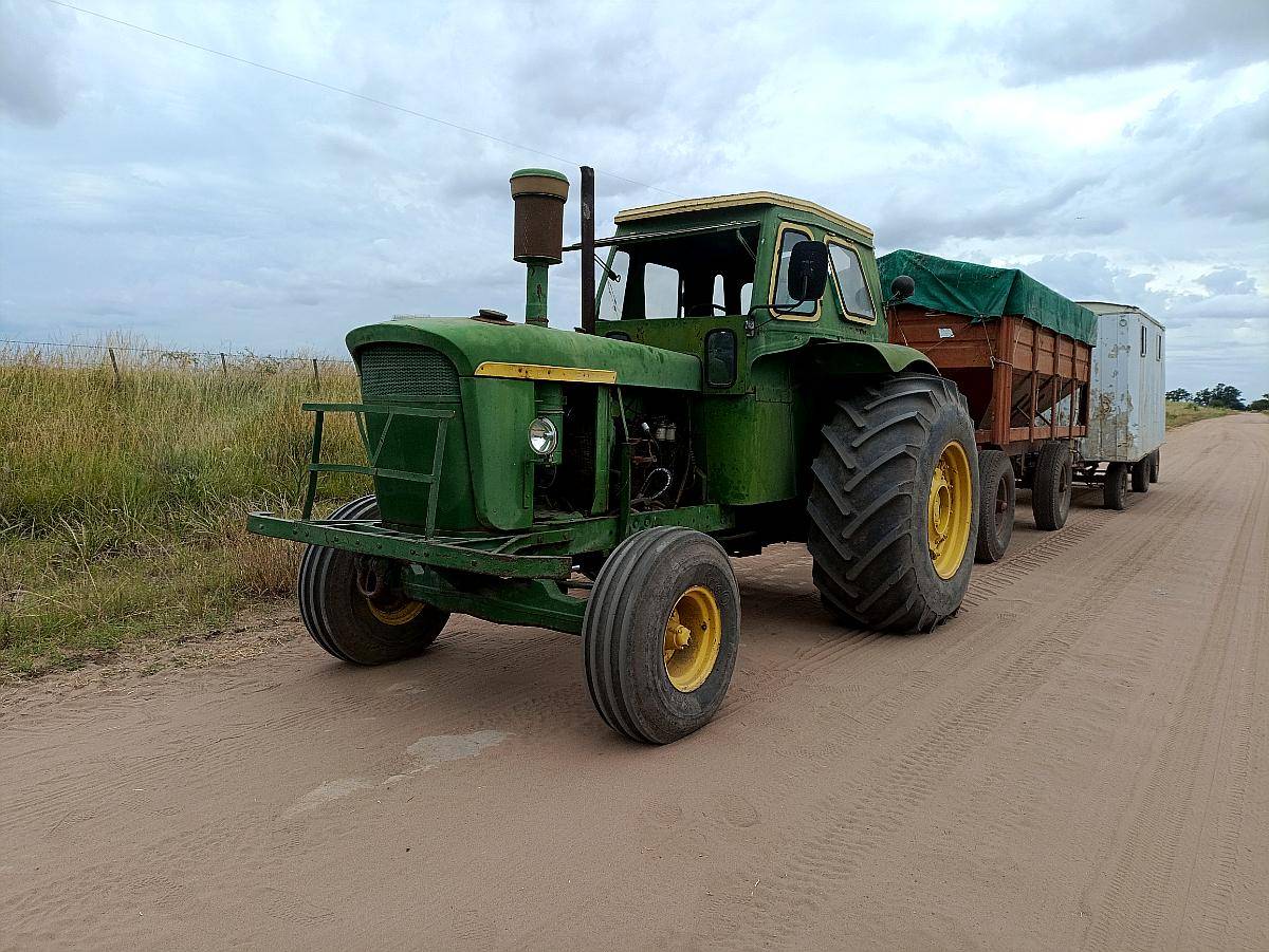 Jhon Deere 5020 .
